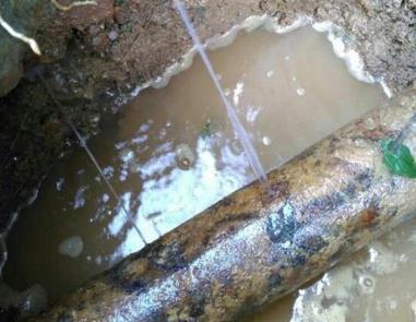 岐山楼顶渗水维修公司分享下地暖漏水的原因及检测方法。